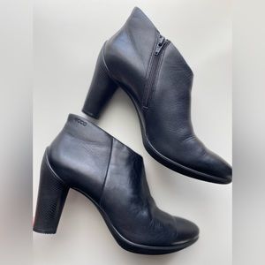 ECCO Black Ankle Boot in Size 39 US 8.5